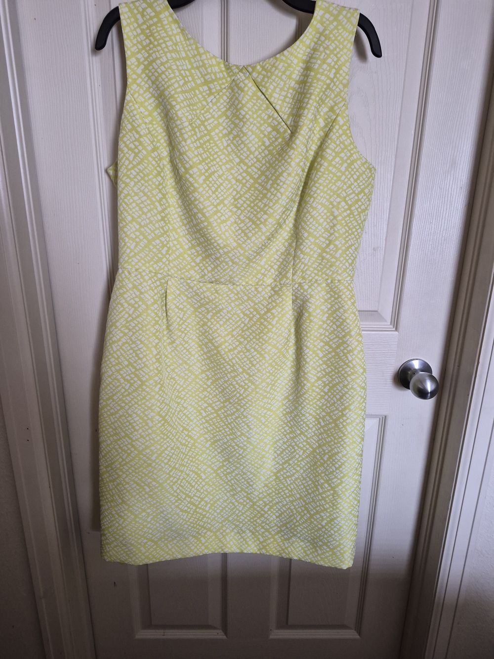 Size 14 Tahari Sleeveless Yellow Patterned Sheath Dress